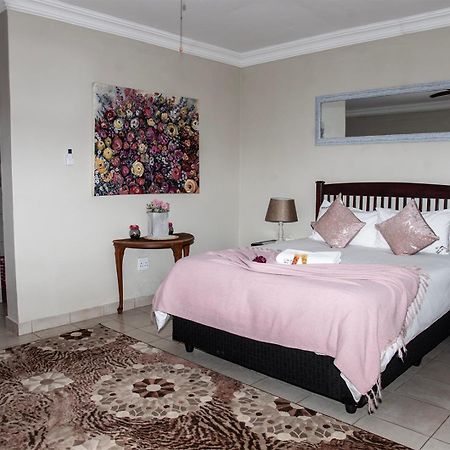 Dei Gratia Guest House Мусина Екстериор снимка